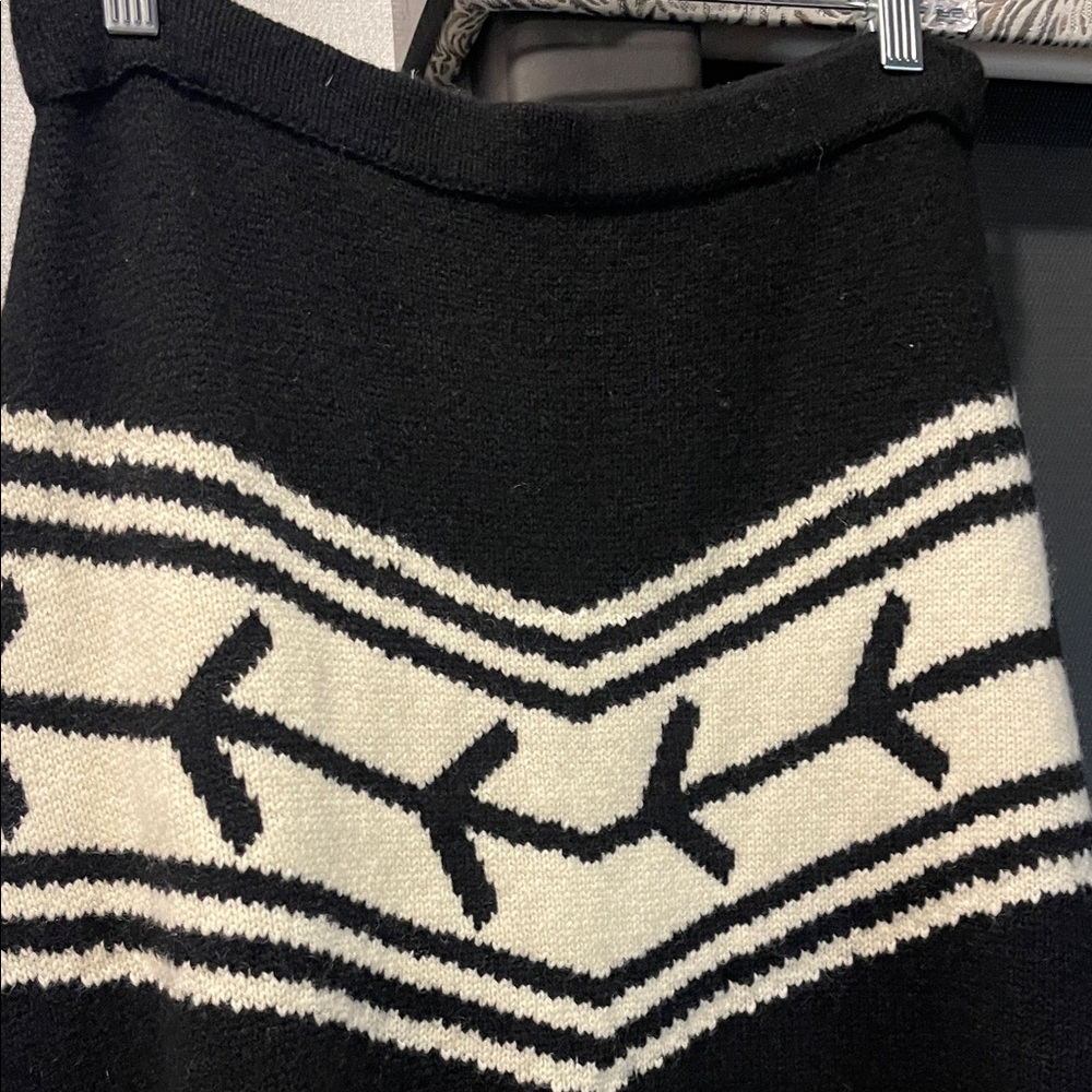 Chic Black and White A-Line Skirt with Fringe - Picture 2 of 5